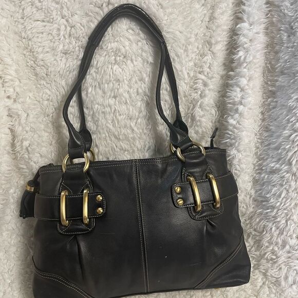 B. Makowsky soft leather black shoulder bag gold tone hardwares &tassel accents. - Picture 6 of 13